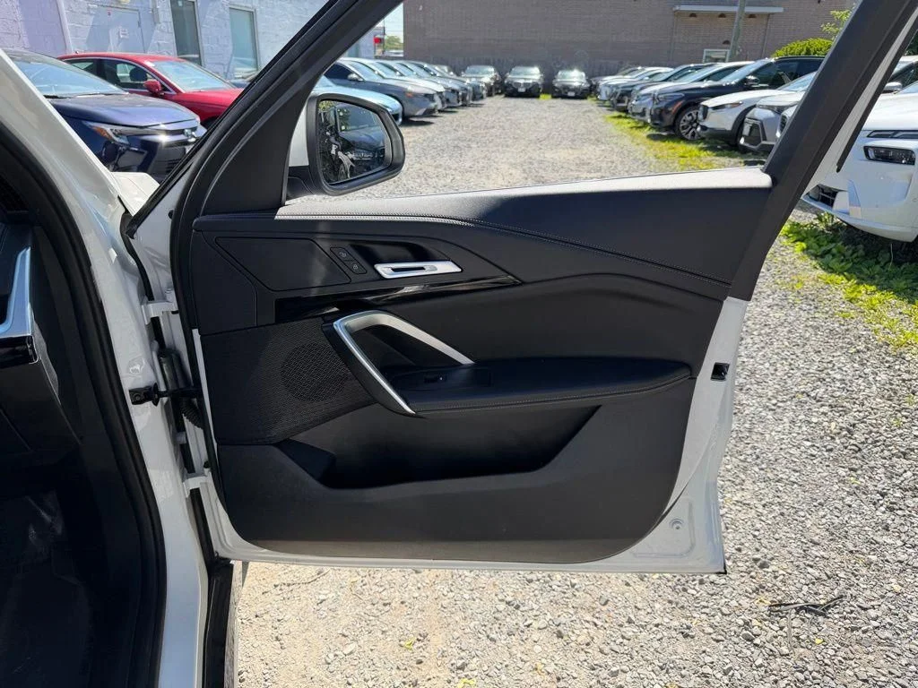 Used 2026 White BMW xDrive28i image 12