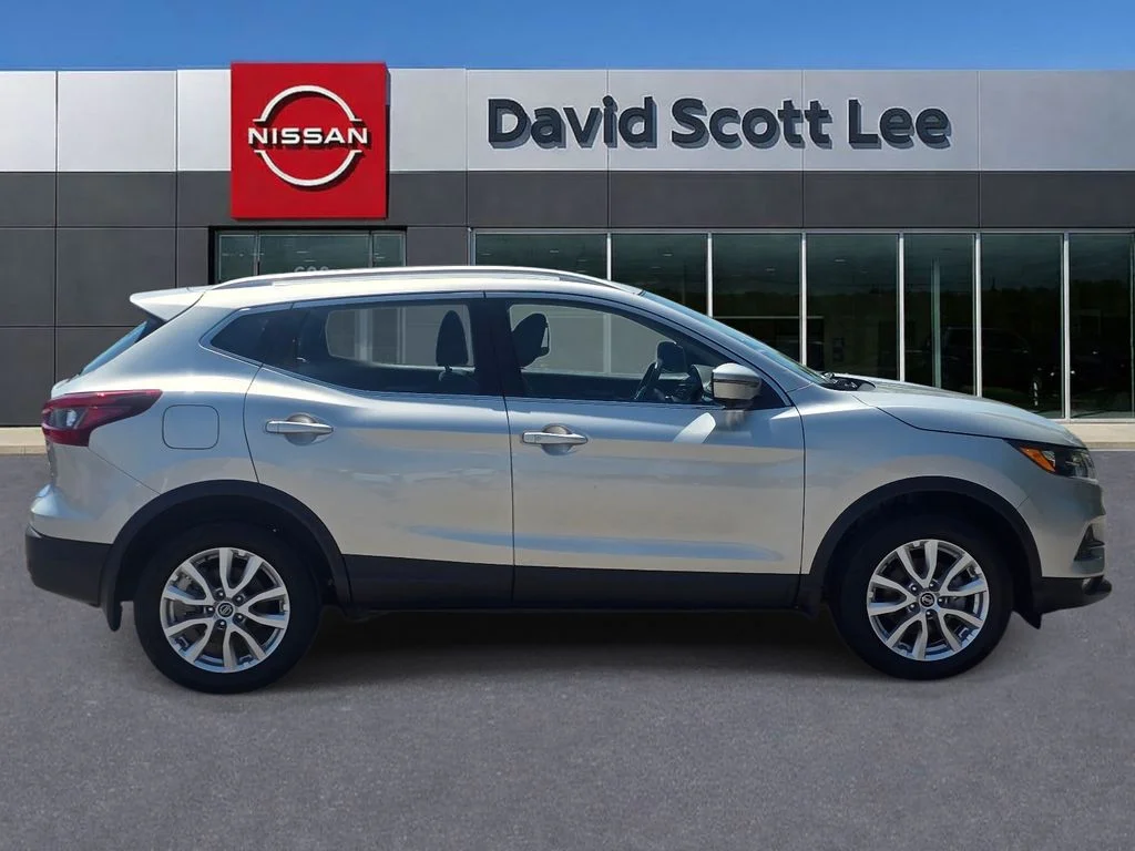 Used 2022 Silver Nissan SV image 5