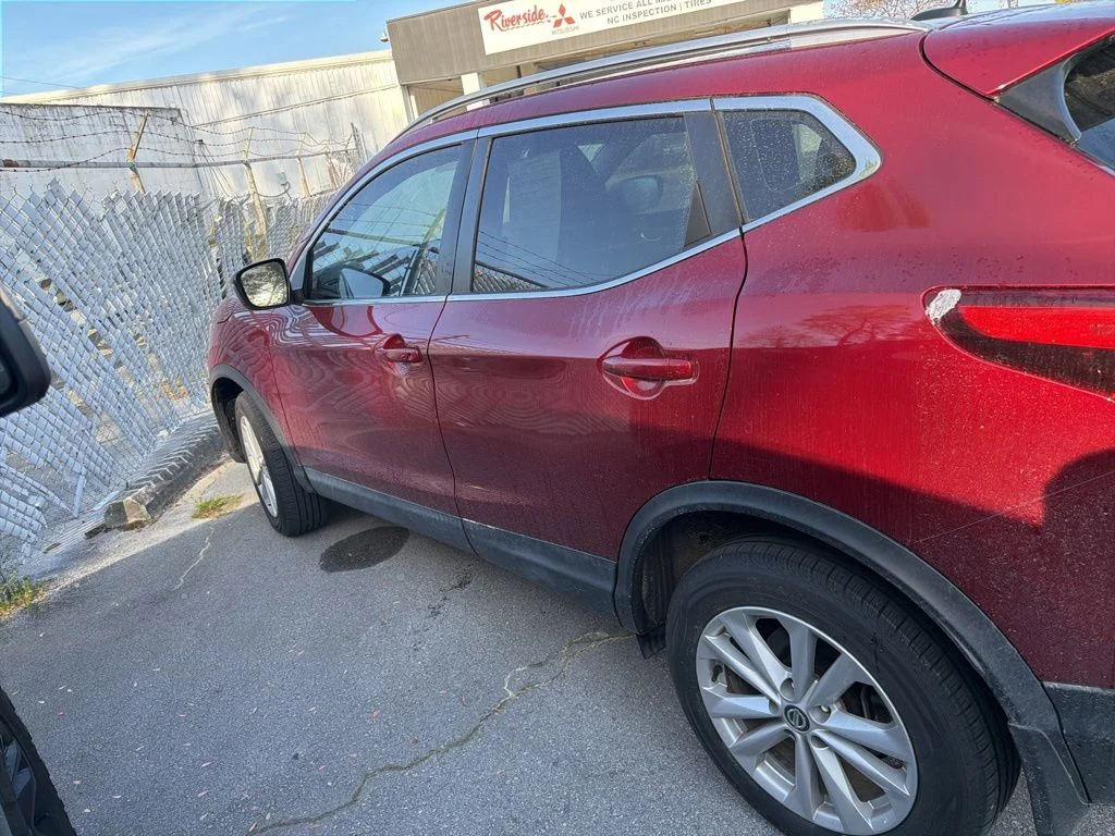 Used 2019 Red Nissan SV image 6