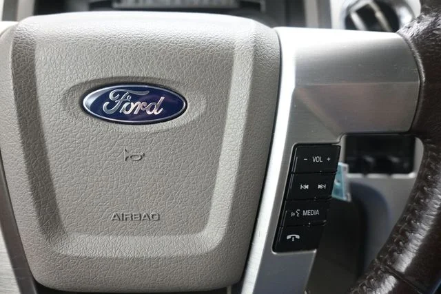 Used 2009 Oxford White Clearcoat Ford Platinum image 26
