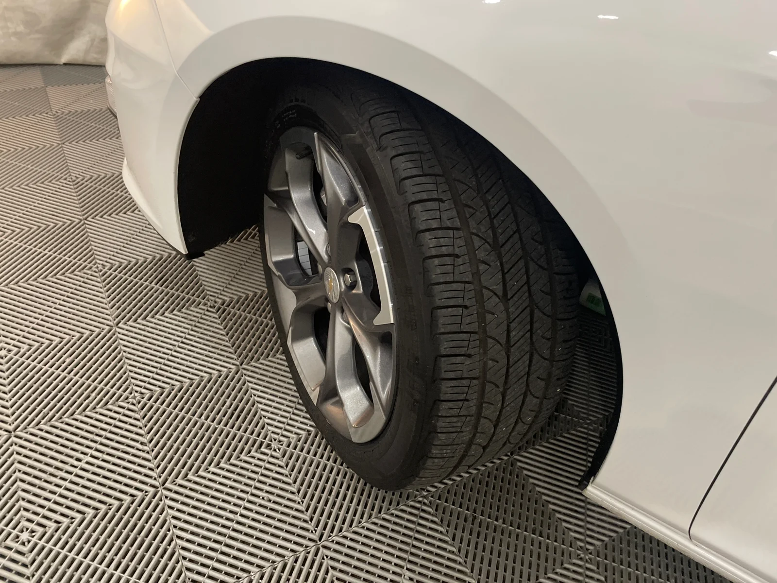 Used 2024 Summit White Chevrolet LT image 29