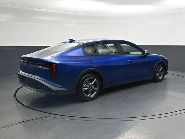 Used 2025 Blue Kia LXS image 4
