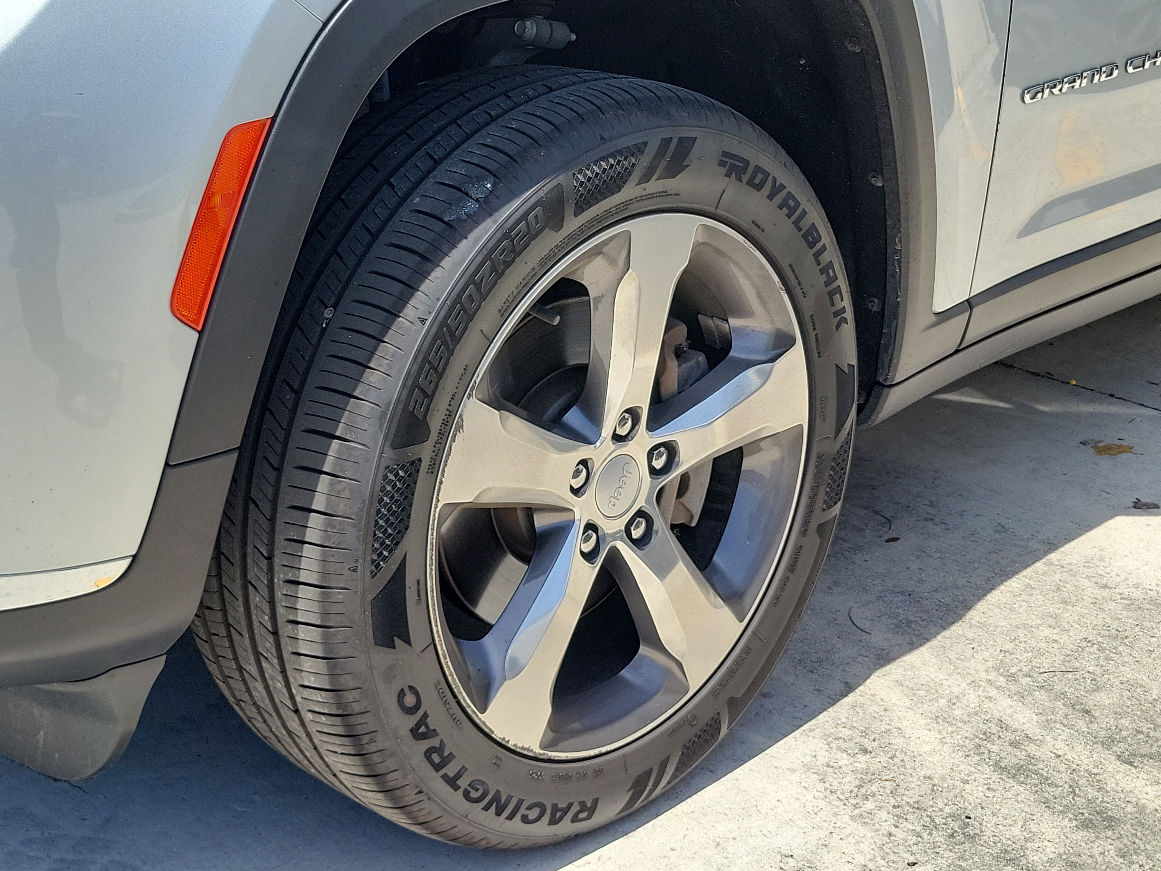Used 2021 Silver Zynith Jeep Limited image 4