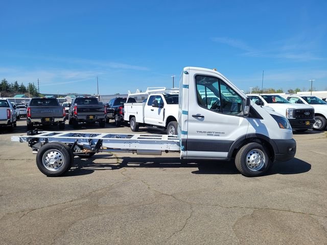 New 2025 Oxford White Ford Cutaway image 4
