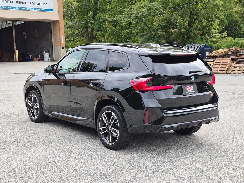 Used 2023 Black BMW xDrive28i image 8