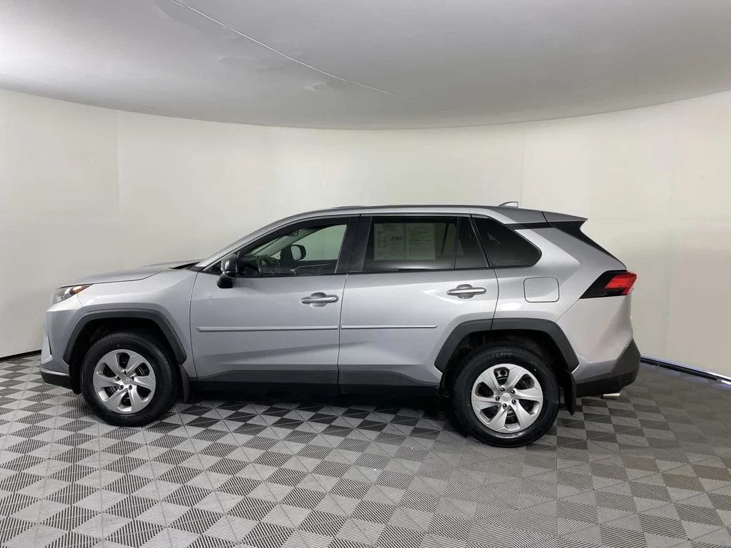 Used 2022 Silver Sky Metallic Toyota LE image 5