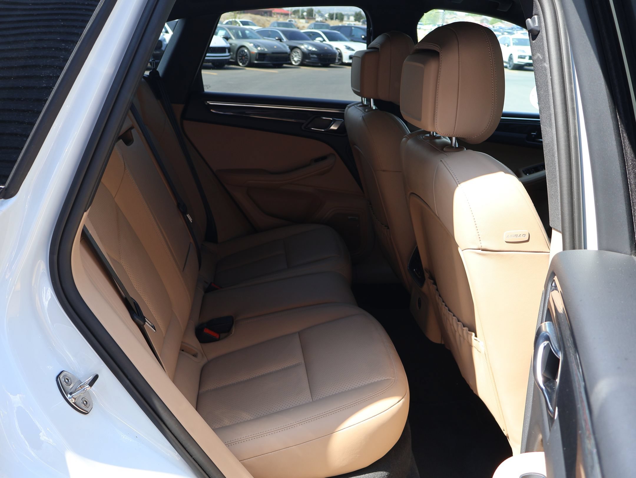 2026 Porsche Macan T - Photo 26