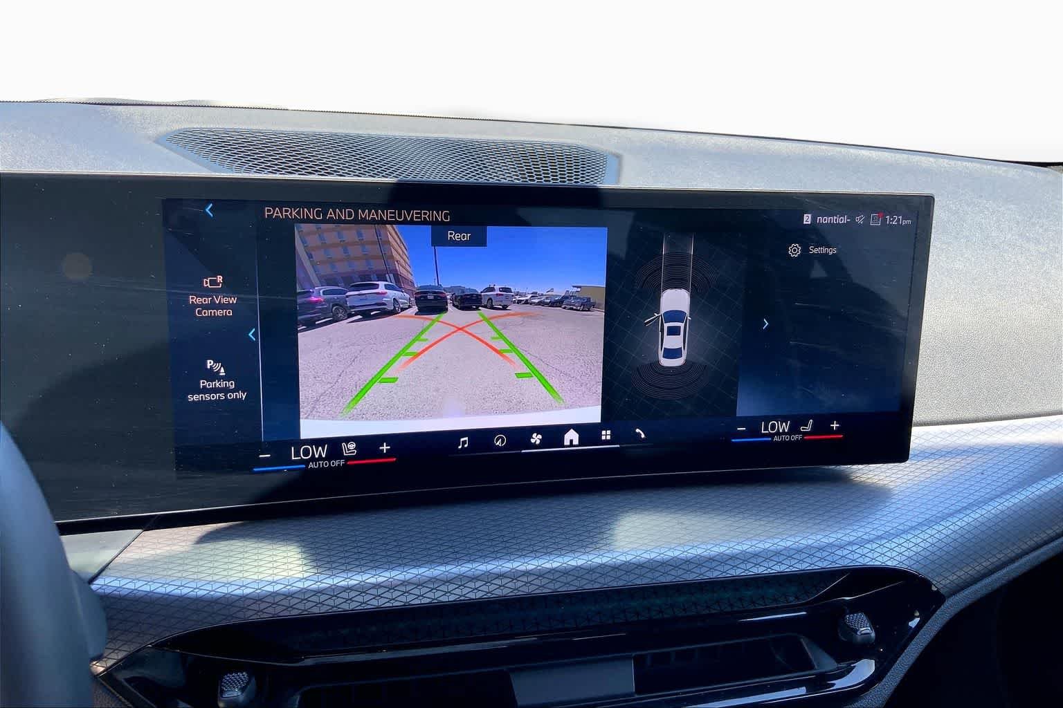2025 BMW 3 Series 330i - Photo 27