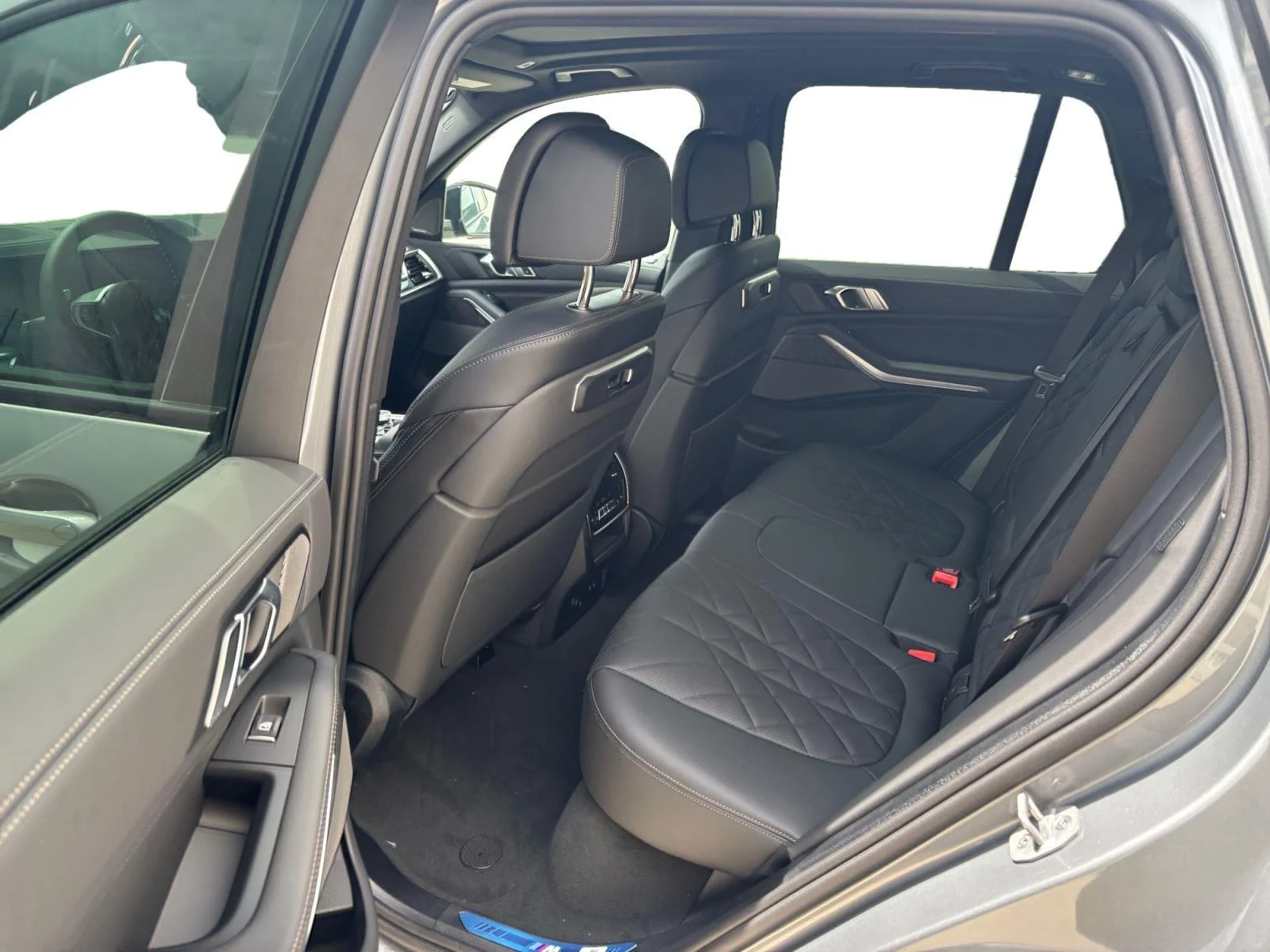 Used 2026 Skyscraper Grey Metallic BMW xDrive40i image 23