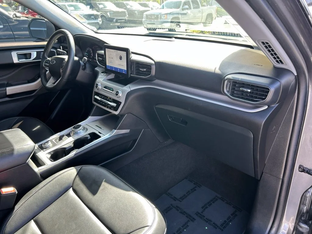 Certified Used 2024 Gray Metallic Ford XLT image 43