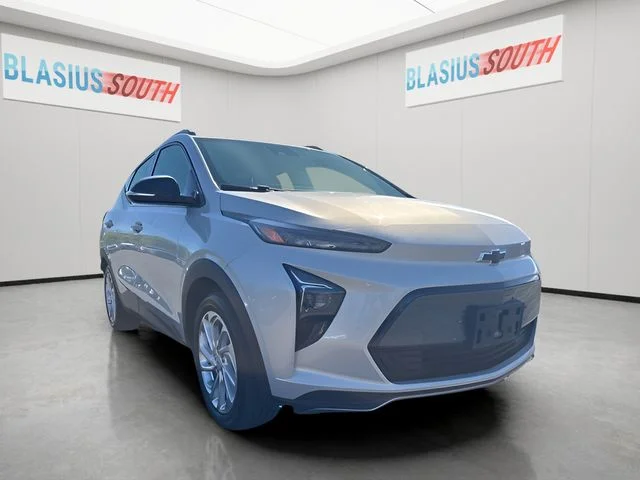 2023 Chevrolet Bolt EUV LT's photo
