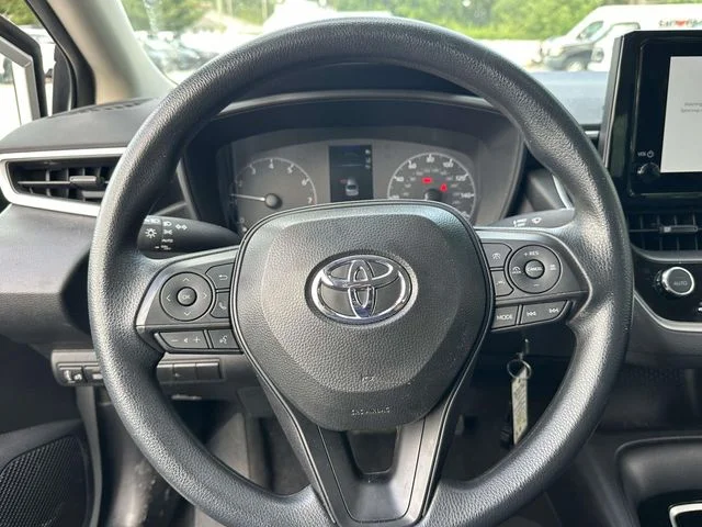 Used 2025 White Toyota LE image 17