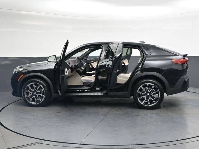 Used 2025 Black BMW xDrive28i image 37