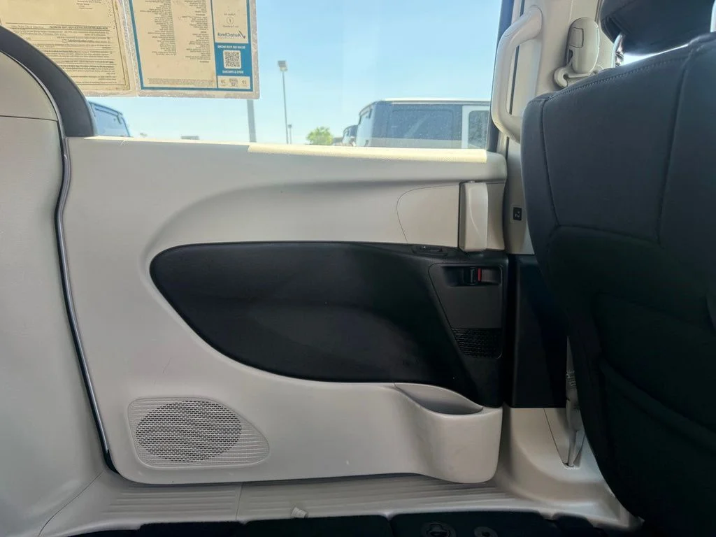 Used 2023 White Chrysler LX image 56