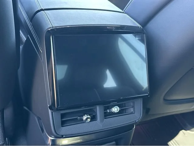 2027 Cadillac VISTIQ Sport - Photo 8