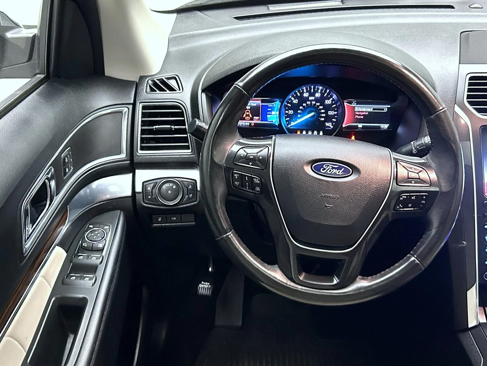 Used 2019 White Ford Limited image 12