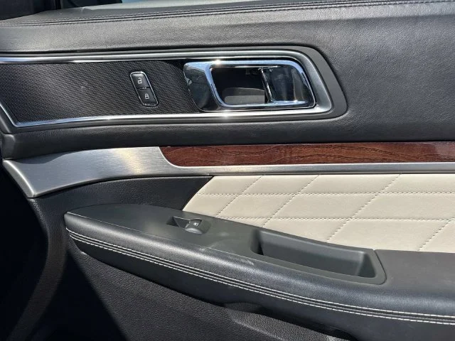 Used 2018 Silver Ford Platinum image 31