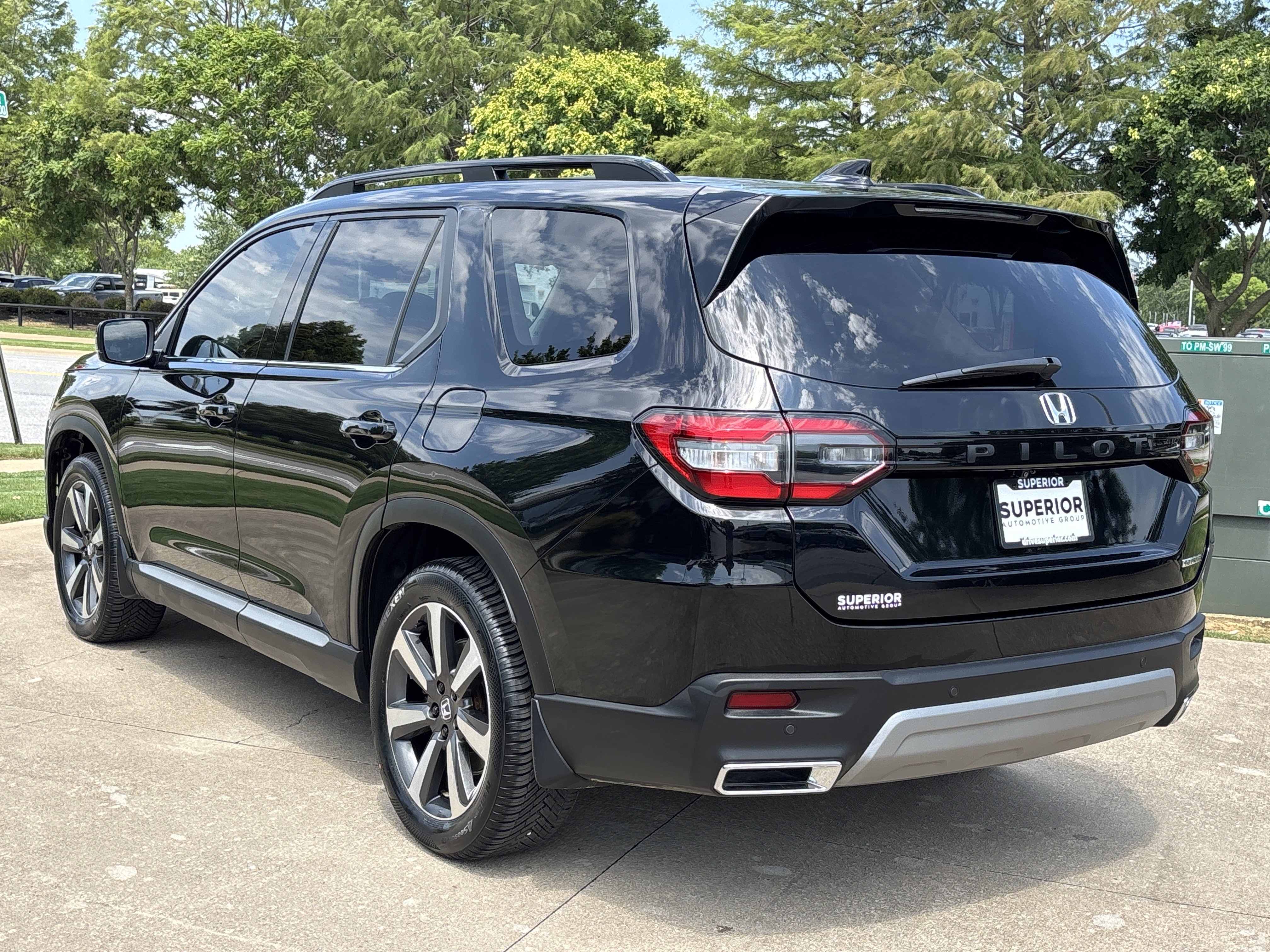 Used 2024 Crystal Black Pearl Honda Touring image 9