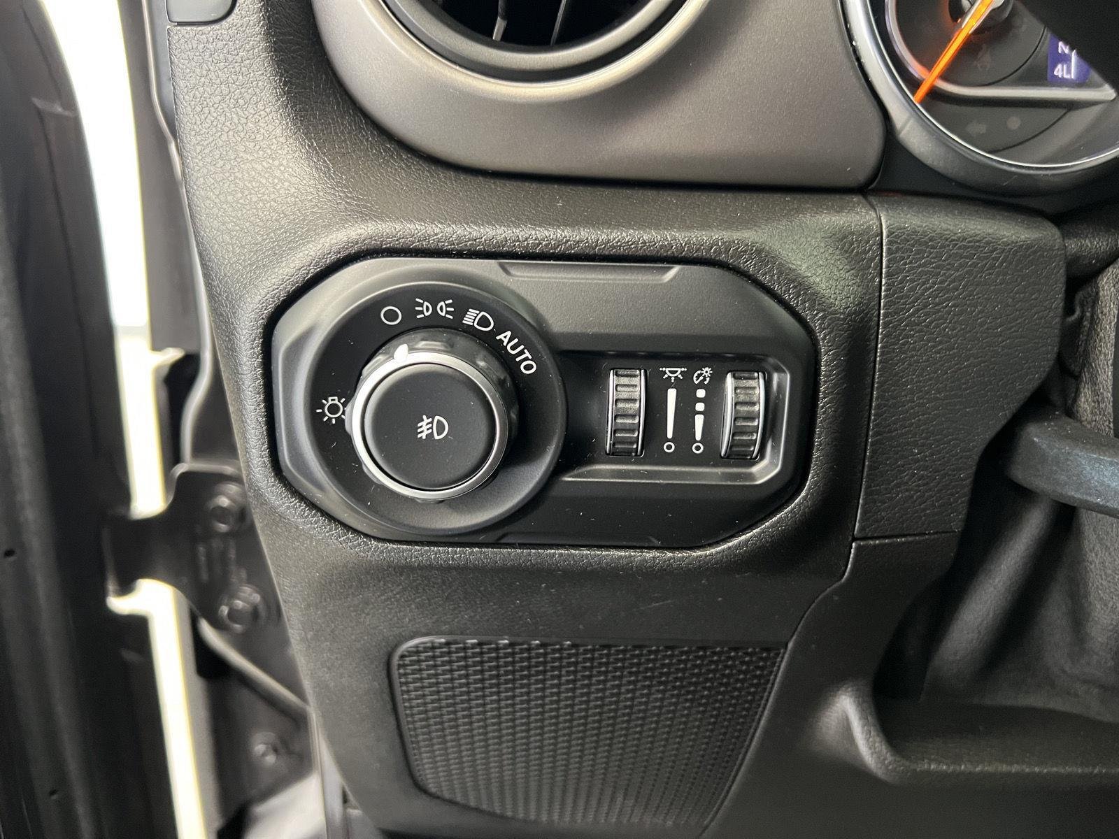 Used 2019 Granite Crystal Metallic Clearcoat Jeep Sport S image 14