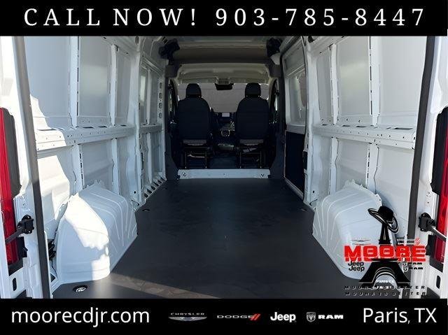 New 2026 Bright White Clear-Coat Exterior Paint RAM Tradesman image 28
