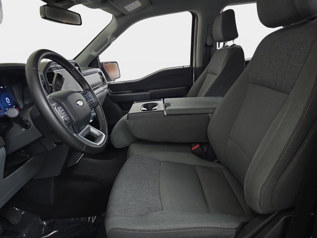 Used 2024 Oxford White Ford XLT image 17