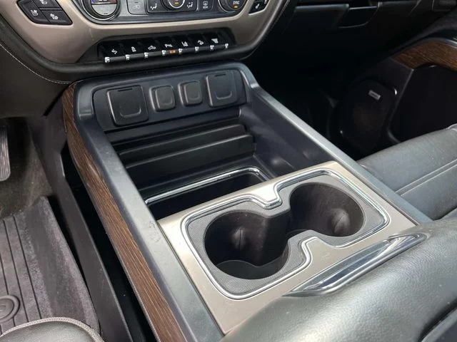 Used 2018 Silver GMC Denali image 34