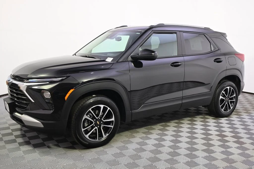 Used 2025 Chevrolet Trailblazer LT with VIN KL79MRSL9SB192370 for sale in Minneapolis, Minnesota