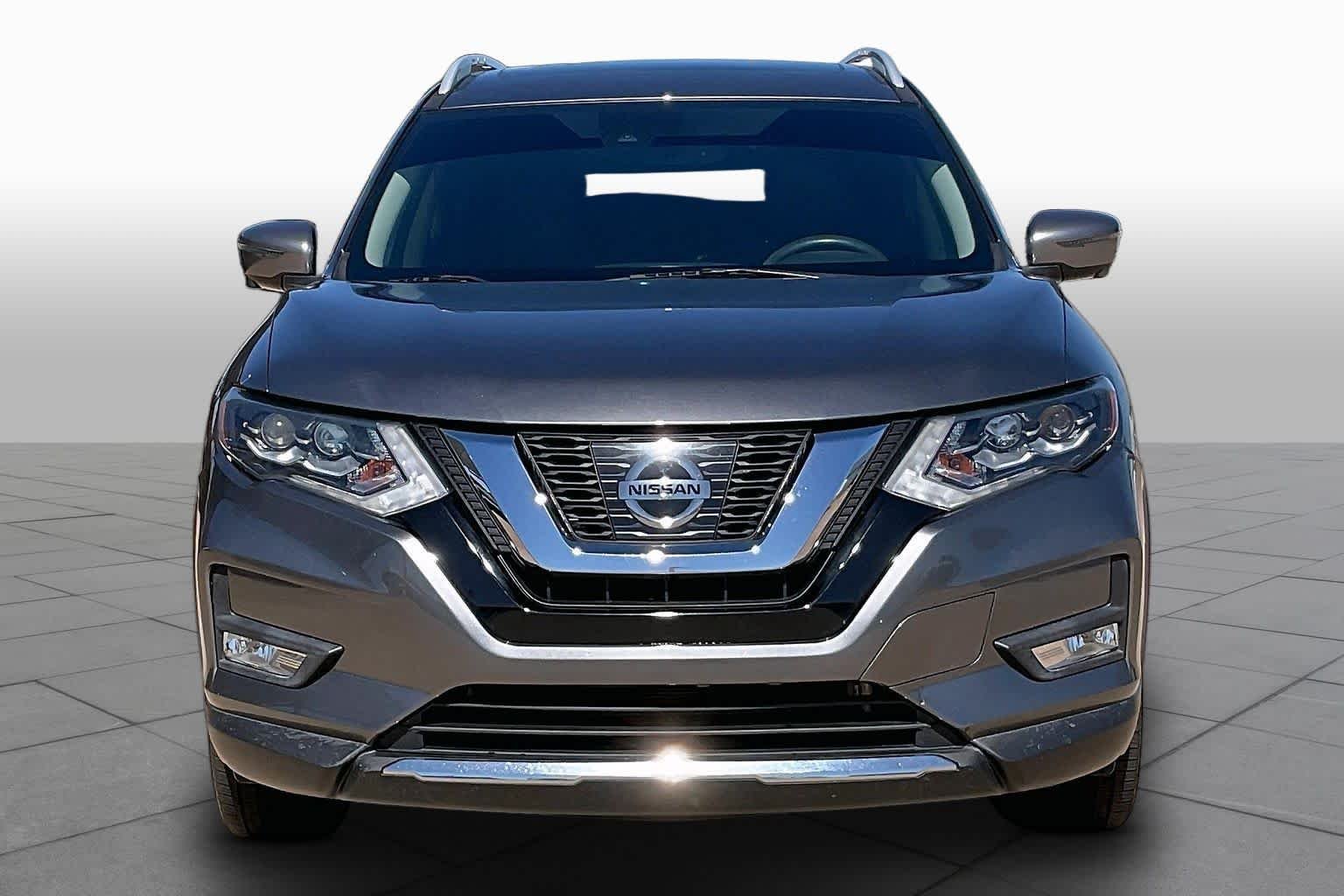 Used 2017 Gun Metallic Nissan SL image 2