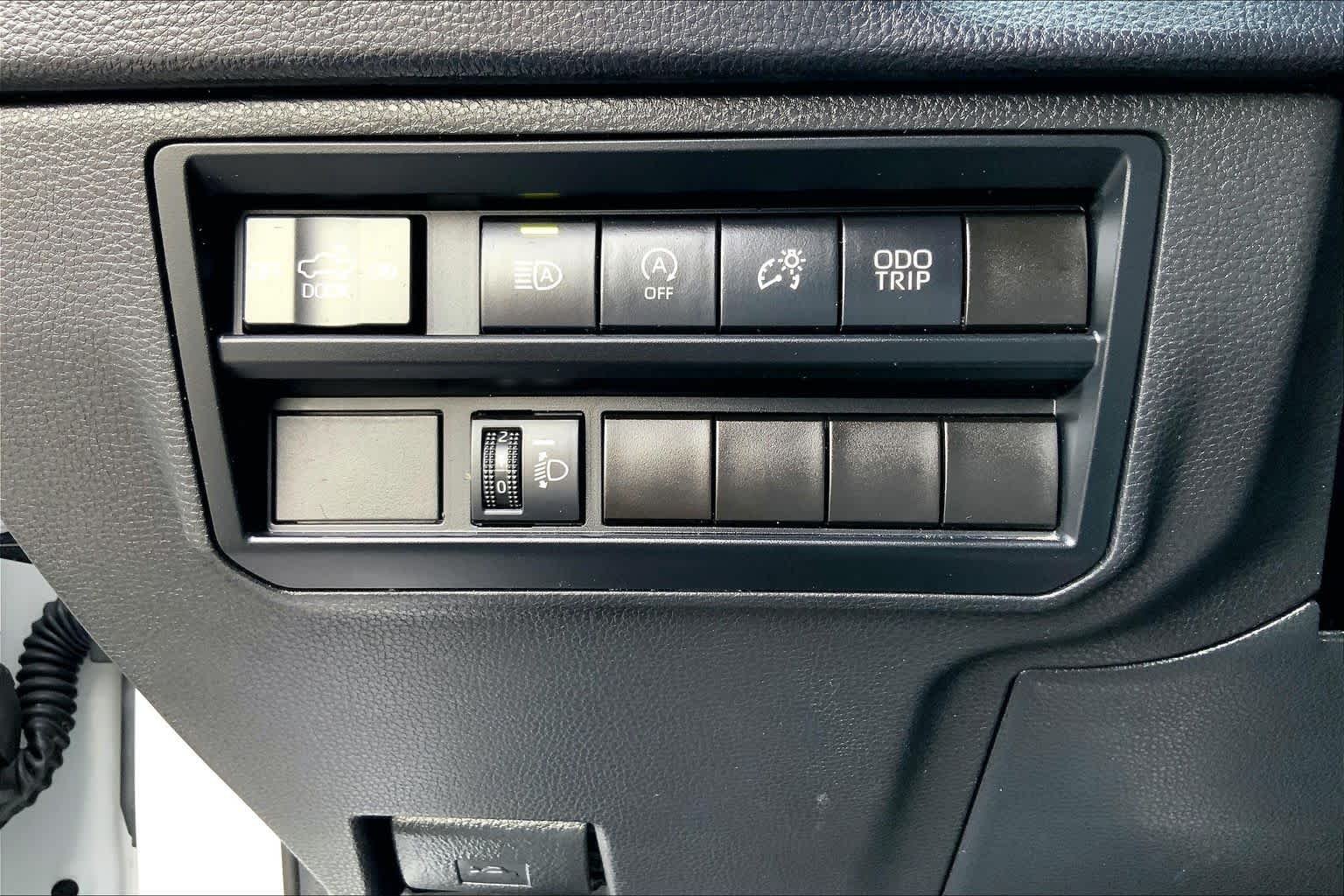Used 2022 White Toyota SR image 33