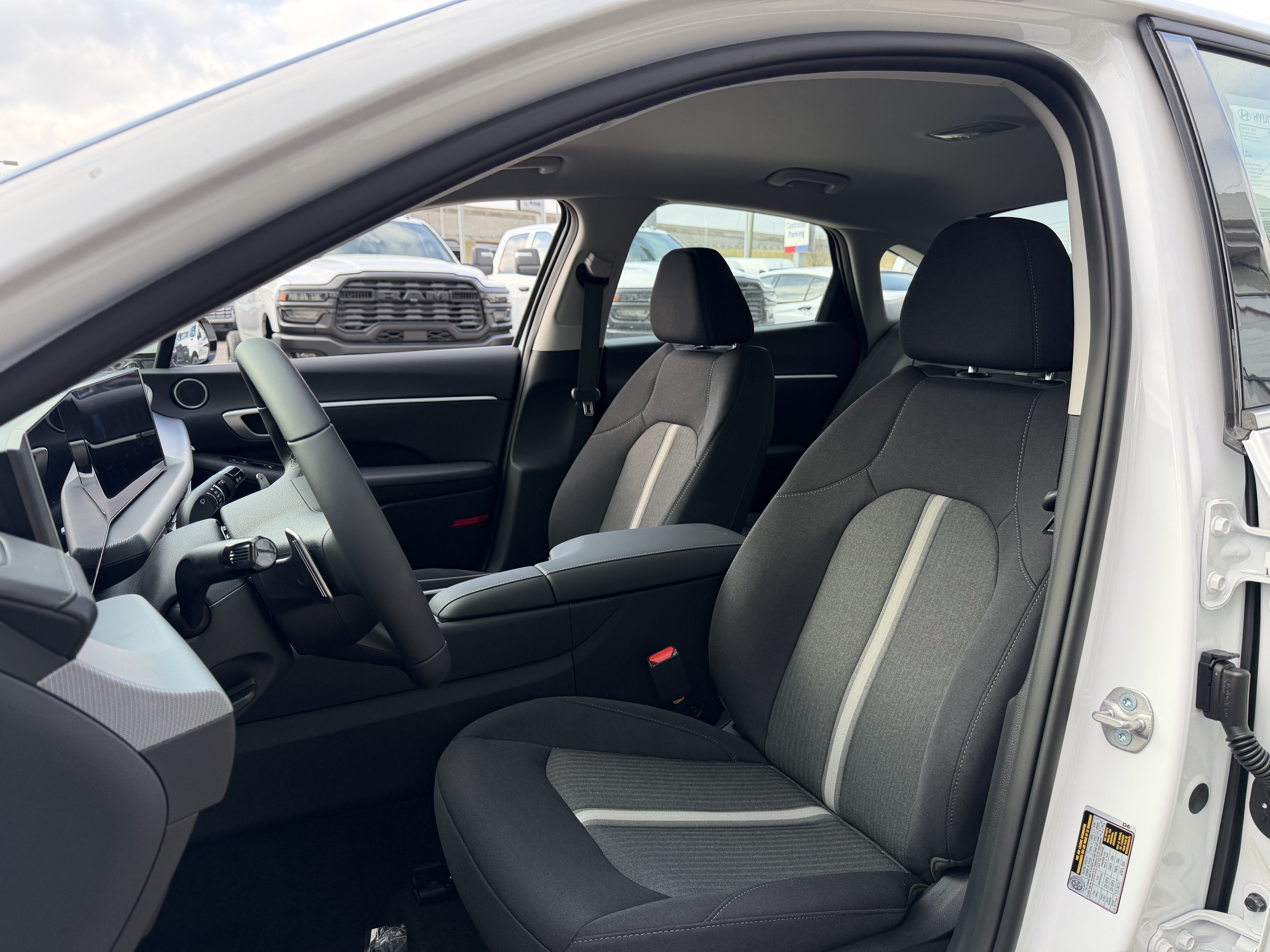 Used 2026 White Hyundai SEL Sport image 25