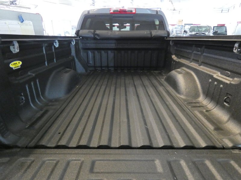 Used 2022 GRAY GMC 4WD Crew Cab 128" AT4 w/Cloth image 5