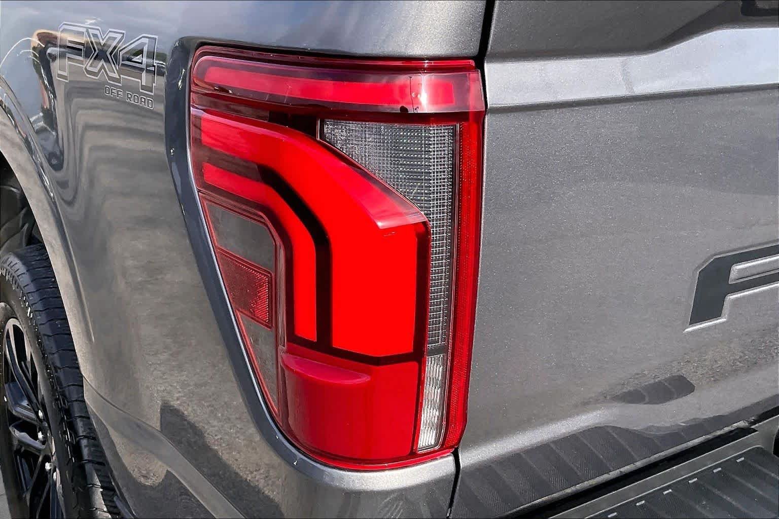Used 2025 Carbonized Gray Metallic Ford LARIAT image 25