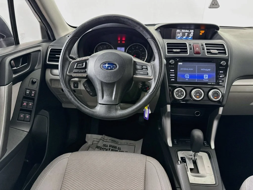 Used 2016 Silver Subaru 2.5i Premium image 28