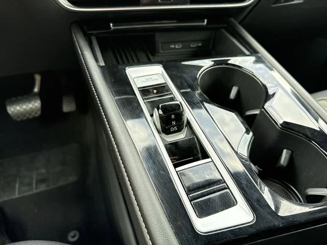 2025 Volkswagen Atlas Cross Sport SE w/Tech - Photo 19