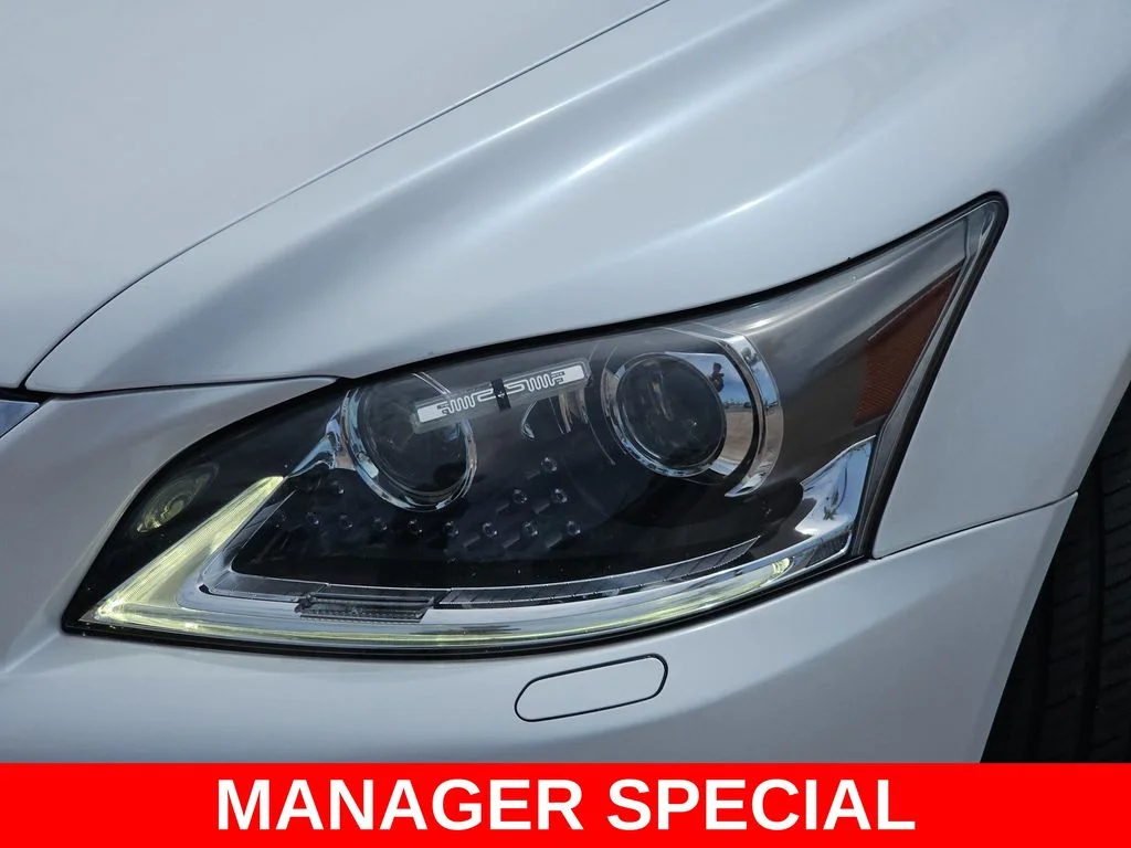 Used 2016 White Lexus 460 image 33