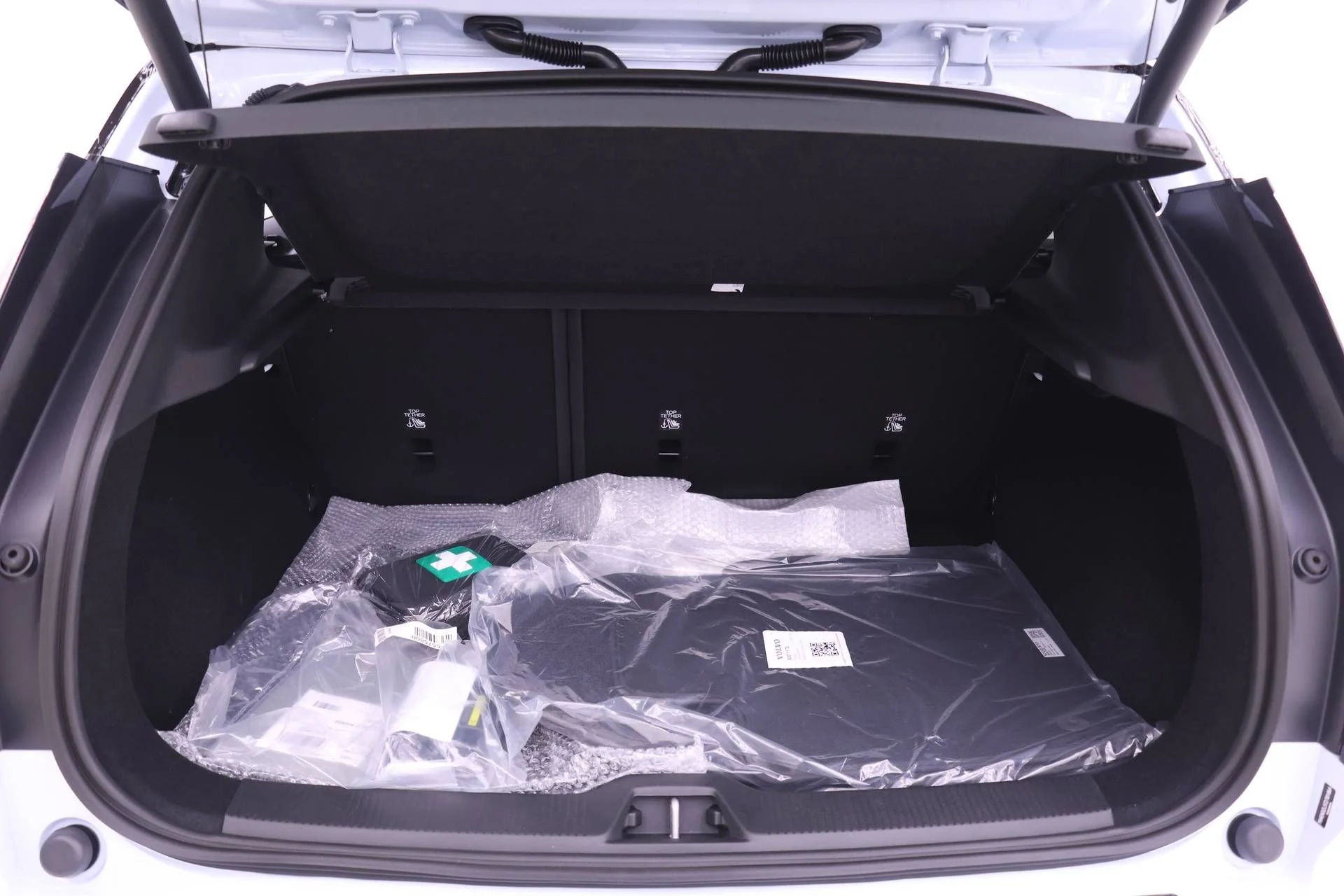 New 2026 White Volvo Twin Motor Performance Ultra image 15