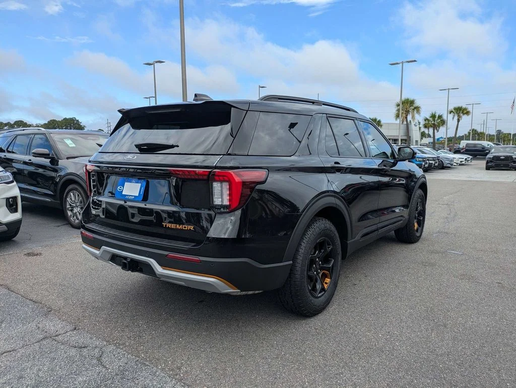 New 2026 Agate Black Metallic Ford Tremor image 4