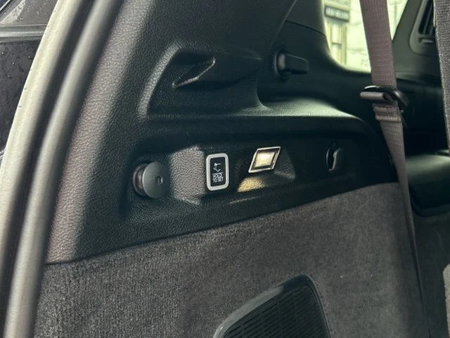 Used 2022 Gray Metallic Jeep Overland image 13