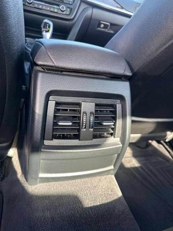 Used 2014  BMW xDrive image 28