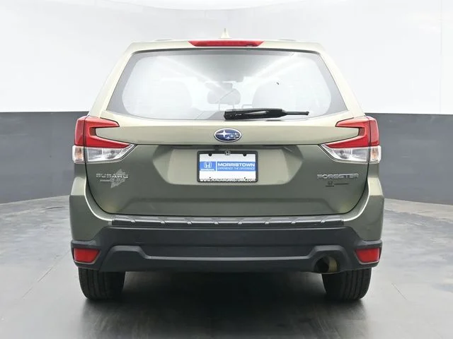 Used 2019 Jasper Green Metallic Subaru Base image 9