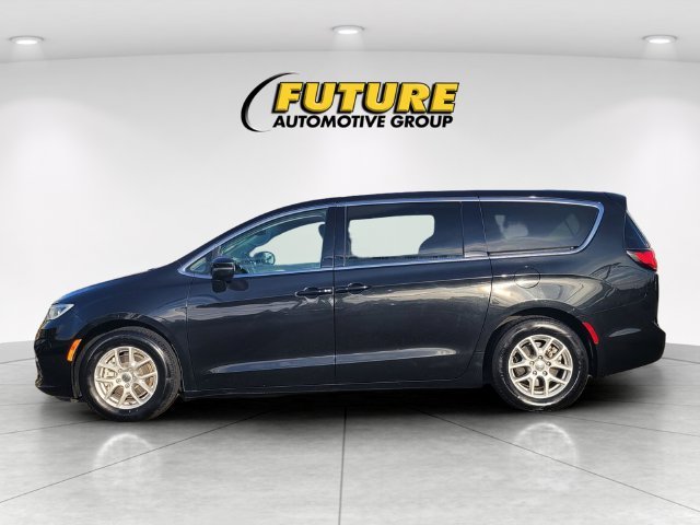 Used 2023 Black Chrysler Touring L image 6