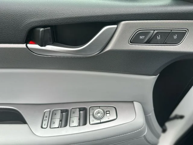Used 2022 White Hyundai SEL image 14