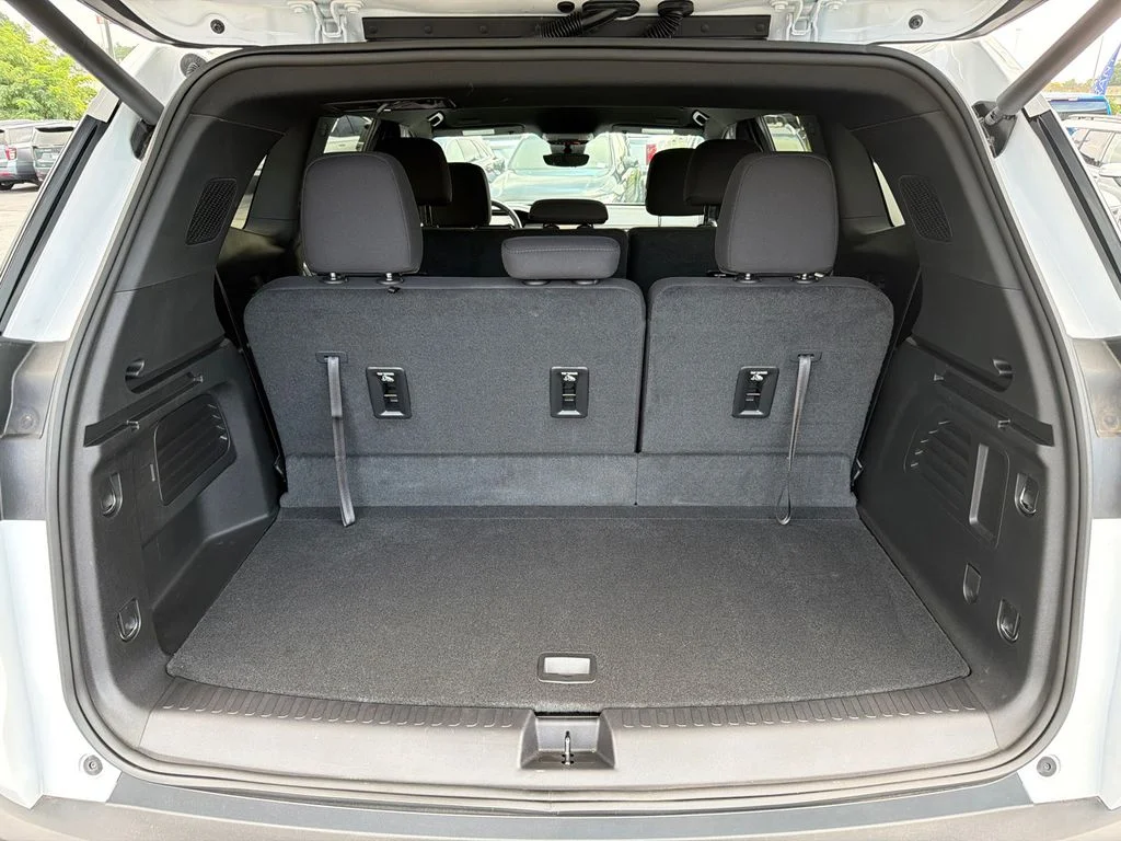 Used 2026 White GMC Elevation image 18