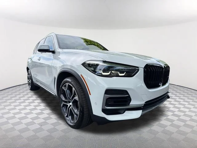Used 2023 White BMW sDrive40i image 3