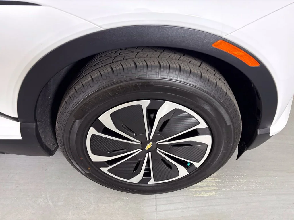 Used 2024 Summit White Chevrolet LT image 14