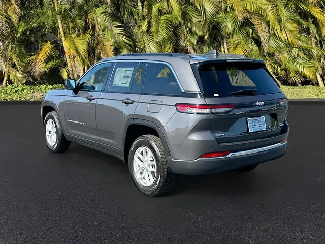 New 2026 Baltic Gray Metallic Clear-Coat Exterior Paint Jeep Laredo image 3