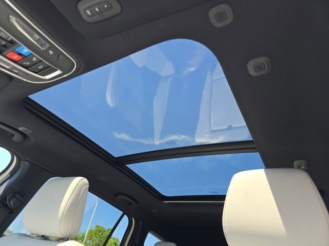 New 2026 Bright White Clear-Coat Exterior Paint Jeep Overland image 3