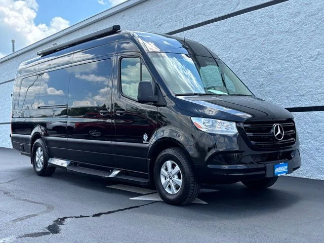 Used 2021 Black Mercedes-Benz Discovery Cross Country image 2