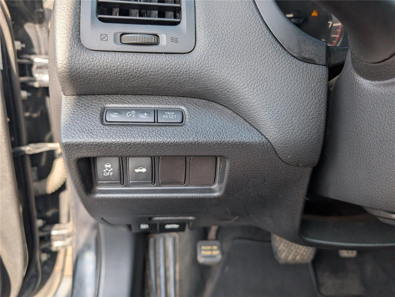Used 2015 Storm Nissan 2.5 S image 27