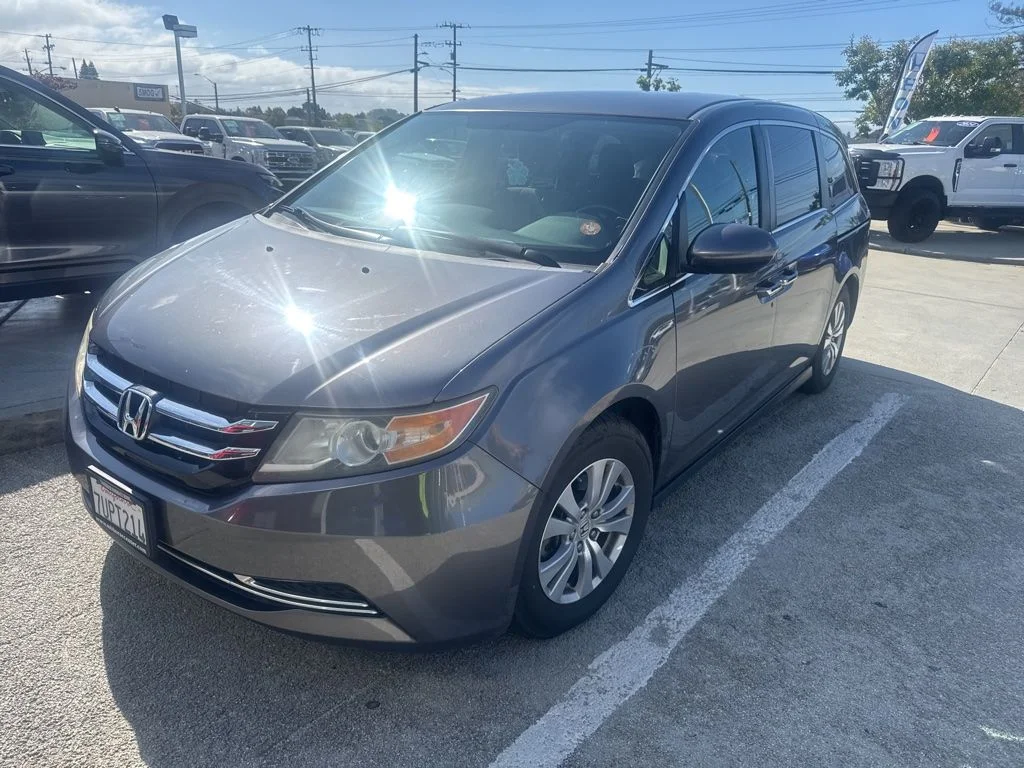 2016 Honda Odyssey SE's photo